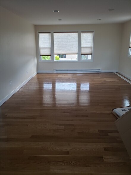 Building Photo - 48 Hauman St