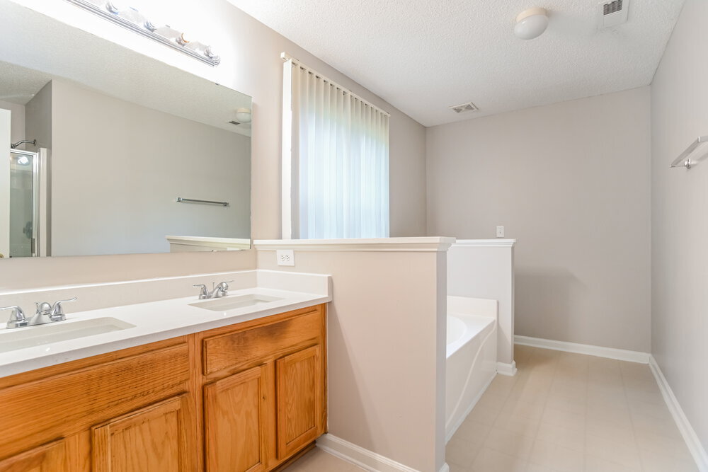Building Photo - 9361 Golden Pond Dr