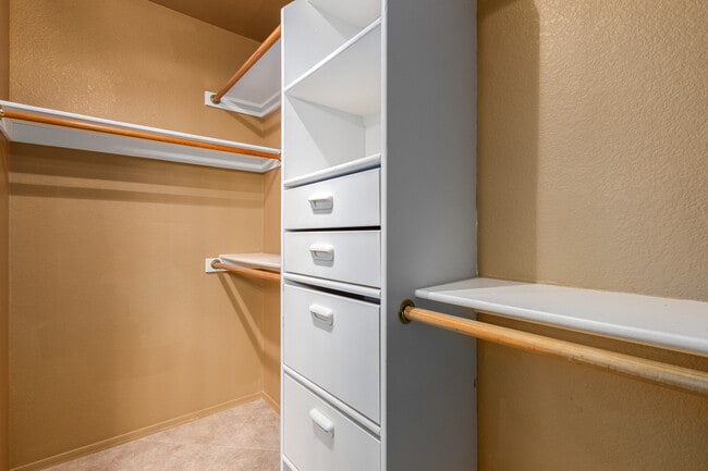 Building Photo - 9150 W Grovers Ave