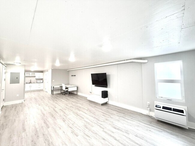 Building Photo - 803 Waimanu St