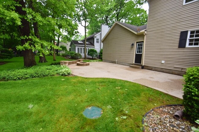 Building Photo - Penn Schools, executive home 4 bedroom 2.5...