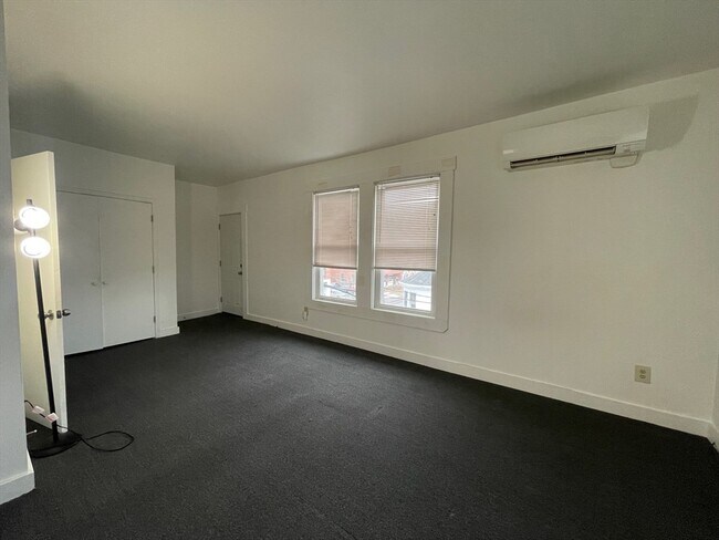 Building Photo - 3 Webster St