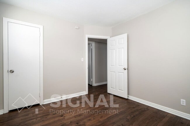 Building Photo - 3038 Highland Dr