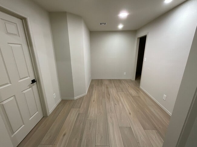 Building Photo - 2716 Carlton Way