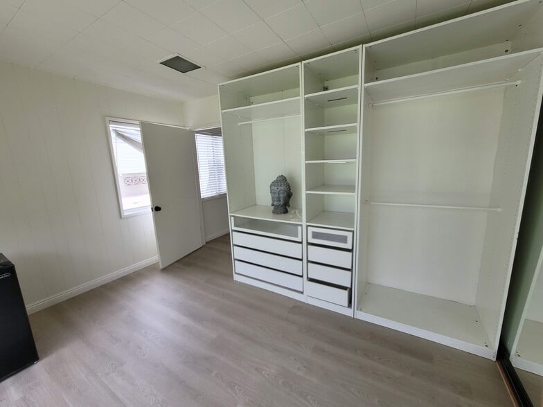 Building Photo - 2321 Veteran Ave