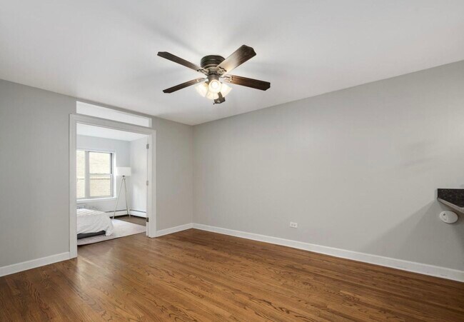 Building Photo - 420 W Aldine Ave