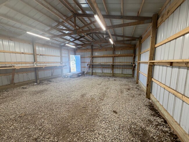 Building Photo - 2 Bed/1 bath House on 2 Acres!