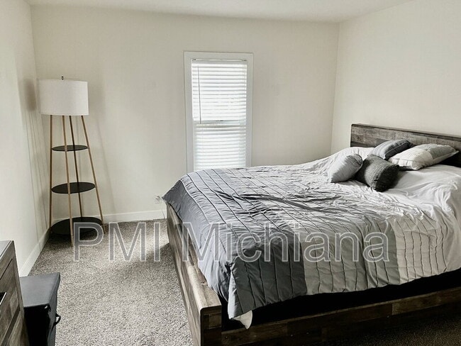 Building Photo - 924 Sherman Ave