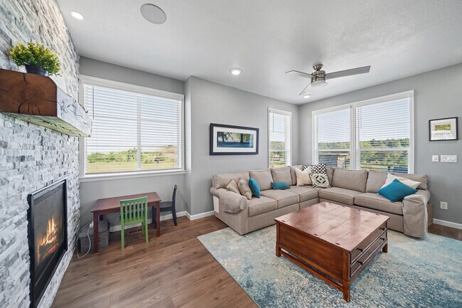 Building Photo - 1530 Castle Creek Cir