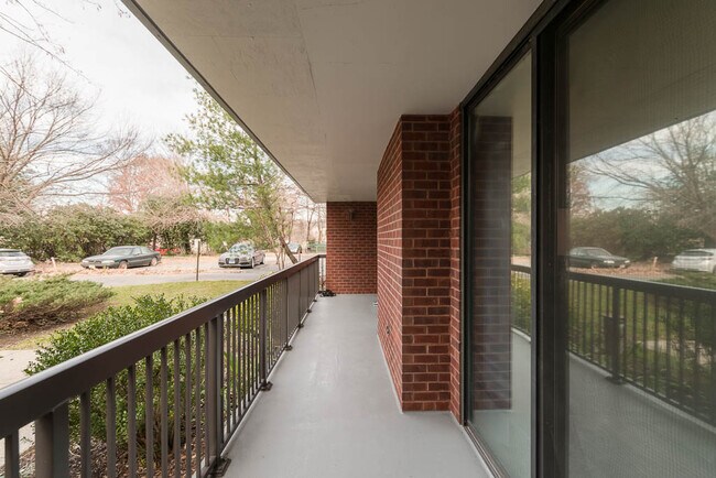 Building Photo - 1318 22nd St NW
