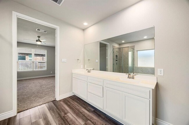 Building Photo - 31214 Gullwing Manor Dr