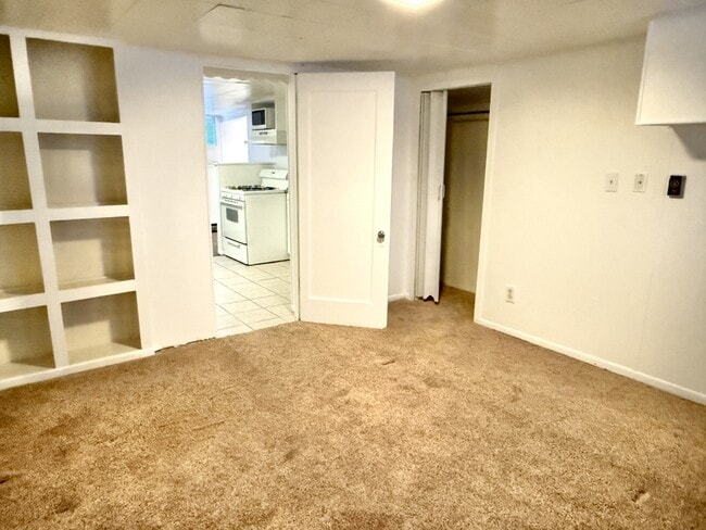 Building Photo - 925 Wilson Ave S