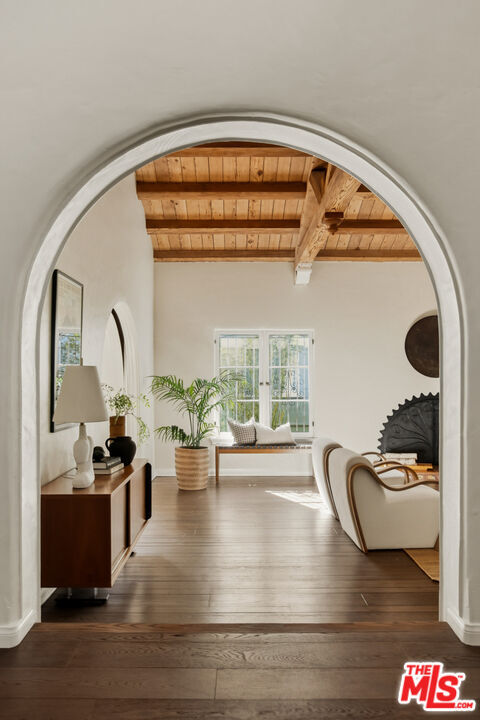 Building Photo - 1518 N Beverly Dr