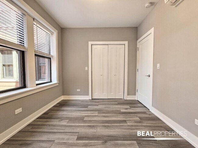 Building Photo - 1 bedroom in CHICAGO IL 60613