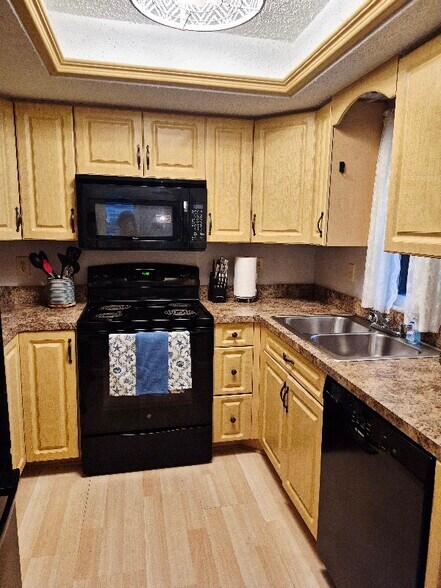 Building Photo - 19505 Quesada Ave