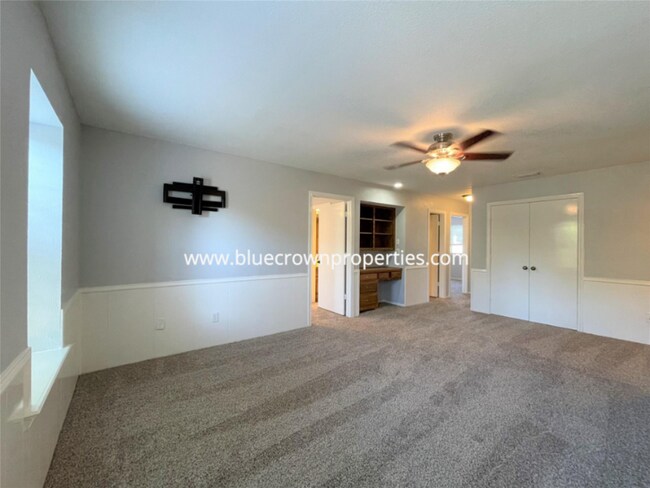 Building Photo - 1920 Oakbluff Dr