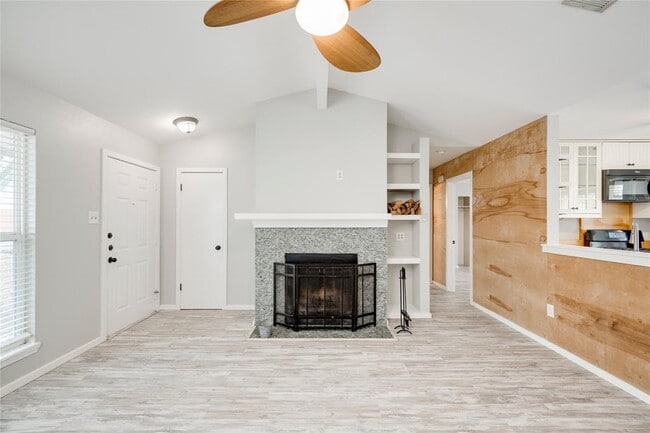 Building Photo - 8700 Soho Dr