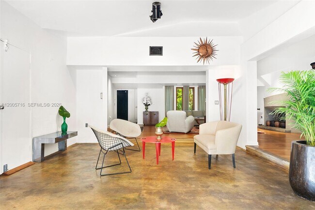 Building Photo - 5627 Granada Blvd