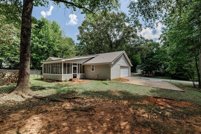 Building Photo - 335 Oak Meadows Dr