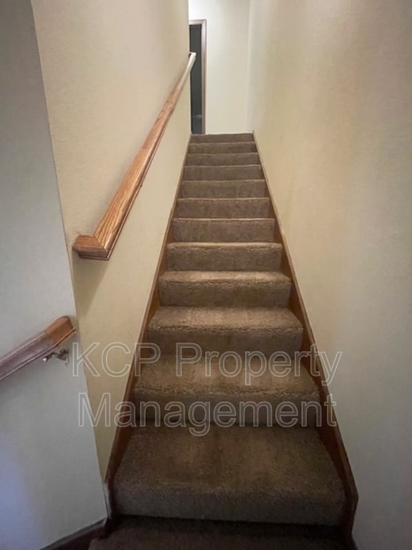 Building Photo - 3210 Phoenix Ave