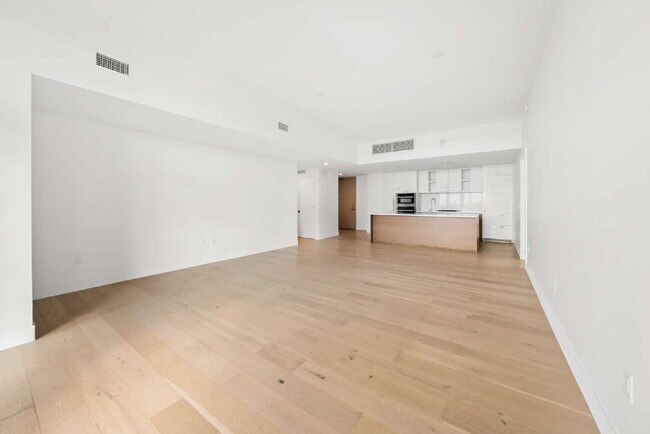 Building Photo - 70 Rainey St