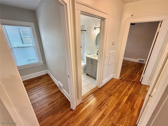 Building Photo - 1319 Lakewood Ave