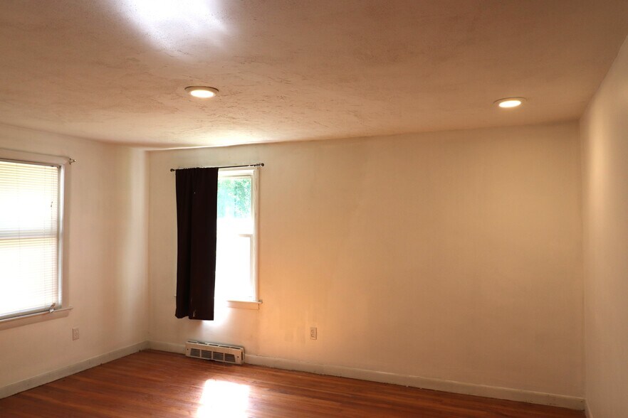Building Photo - 845 Stafford St