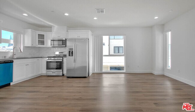 Building Photo - 1013 Wilton Pl