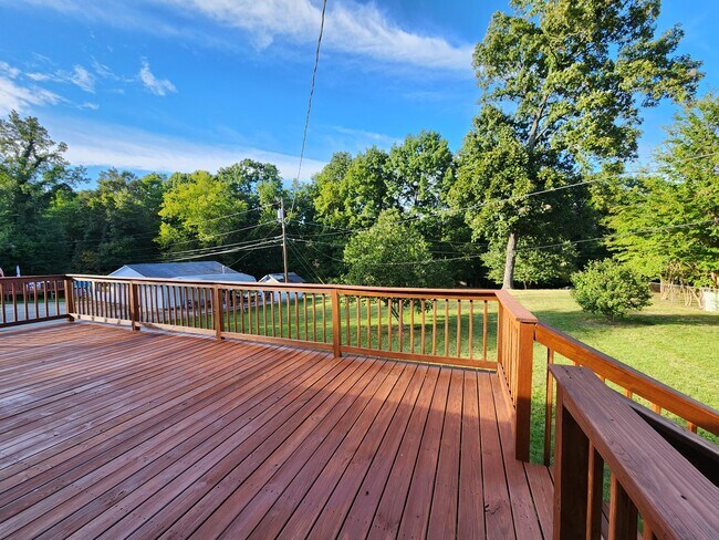 Building Photo - 139 Saratoga Dr