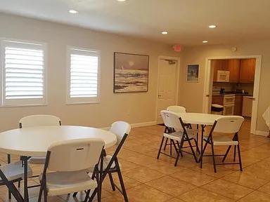 Building Photo - 719 S Beach St