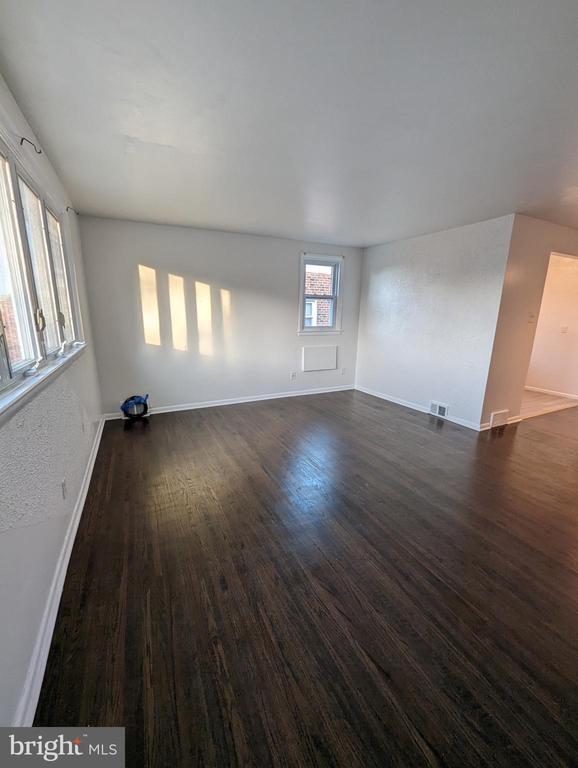 Building Photo - 910 Durard Rd