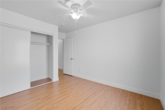 Building Photo - 7200 W Pirates Cove Rd