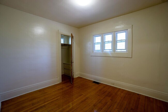 Building Photo - 727 Euclid Ave