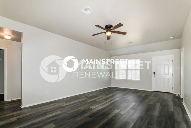 Building Photo - 4 Bedroom Pet-Friendly Home in Mustang, OK with Main Street Renewal