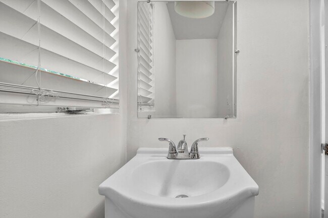 Building Photo - 1787 Tanglewood Dr