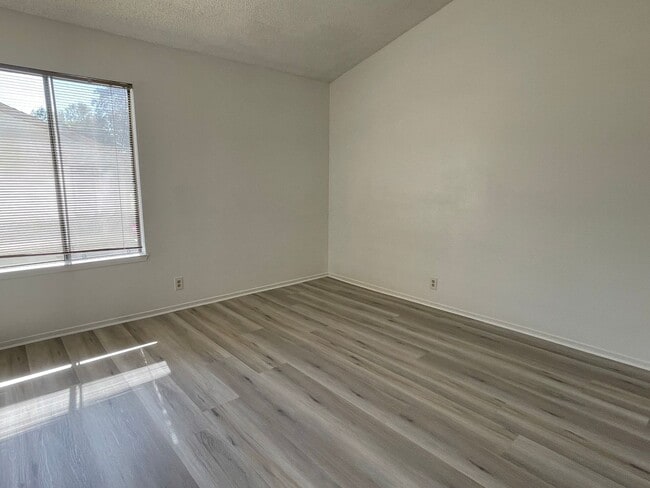 Building Photo - Upgraded Linda Vista Village Townhome.