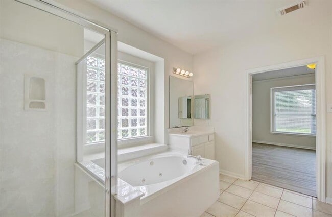 Building Photo - 4310 Blossomwood Dr