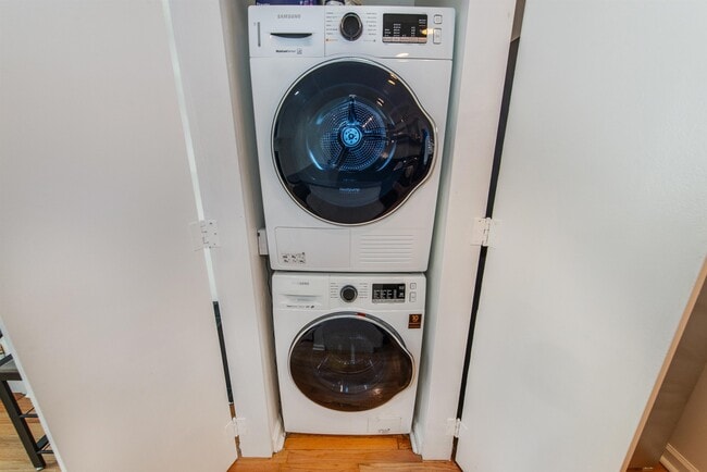 Building Photo - 146 Sussex St