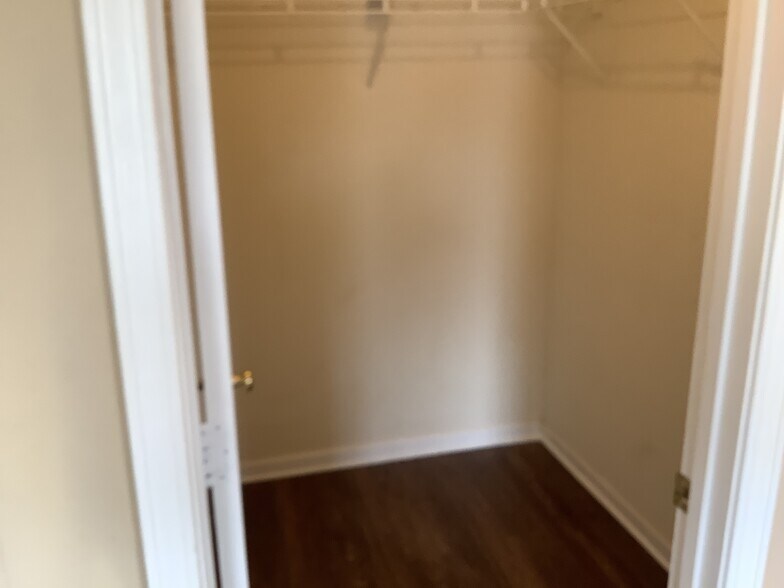 Building Photo - 5710 Waterpoint Dr