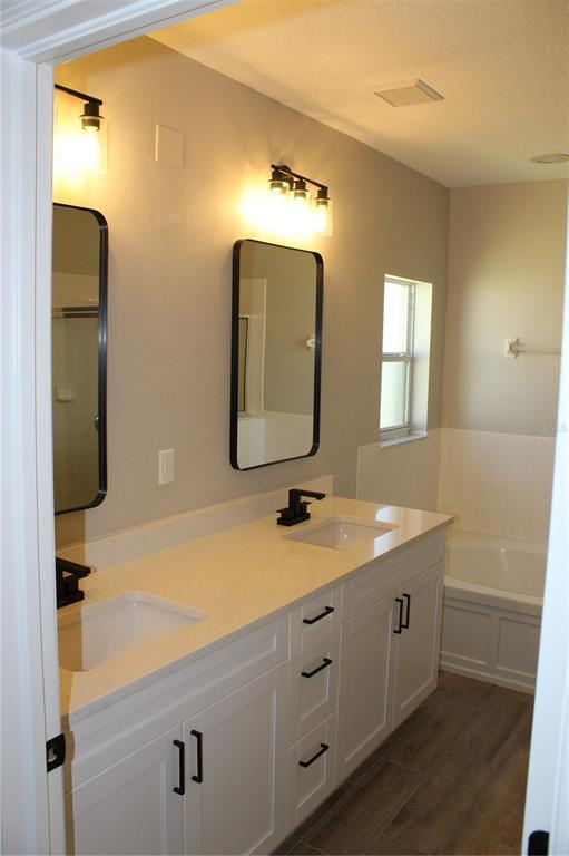 Building Photo - 16111 Stags Leap Dr