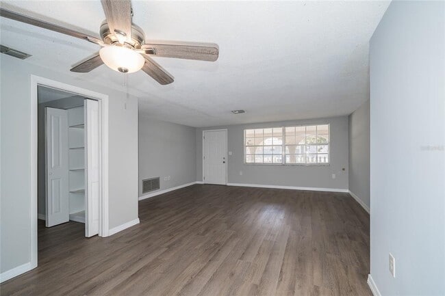 Building Photo - 7911 Foxwood Dr
