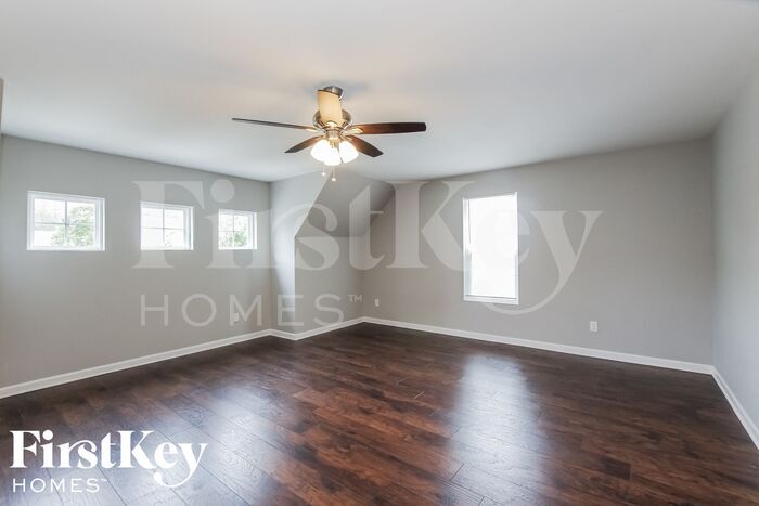 Building Photo - 713 Walnut Crossing Dr
