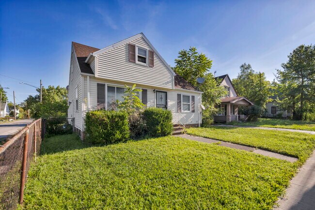 Building Photo - 10401 Way Ave