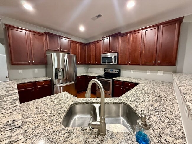 Building Photo - Two bedroom, 2.5 bath condo townhome in Bu...