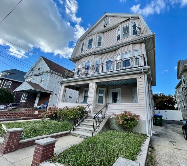 Building Photo - 28 Bowen Ave