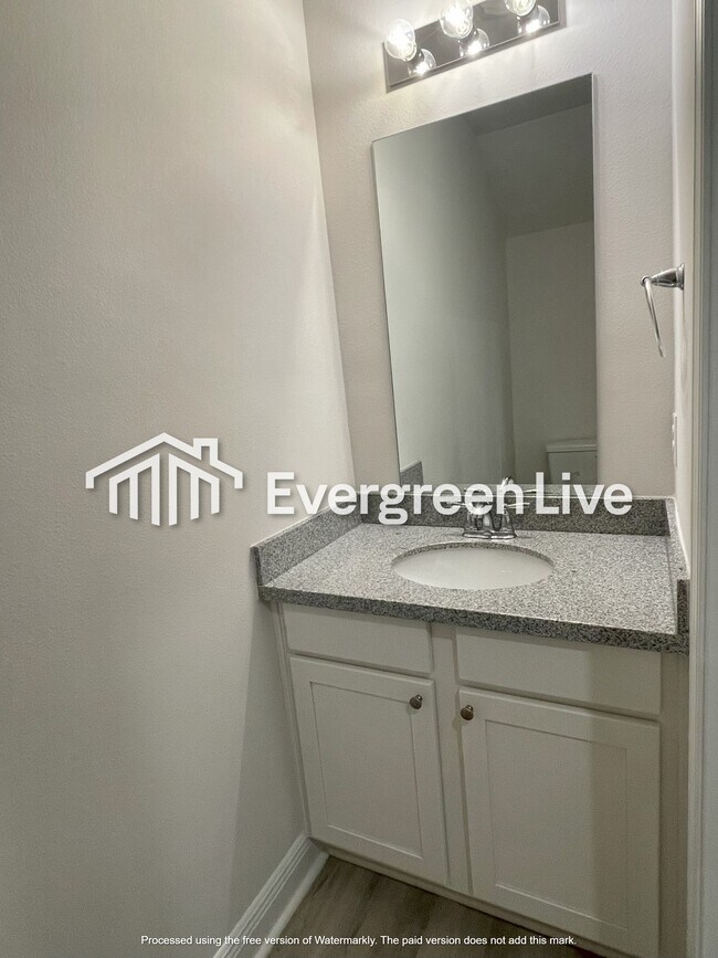 Building Photo - 9819 Fowler Ave