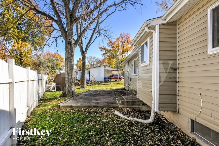 Building Photo - 1075 Madison Ln