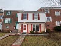 Building Photo - Spacious 3 Bed 2.5 Bath Townhome In Beautiful Sudley