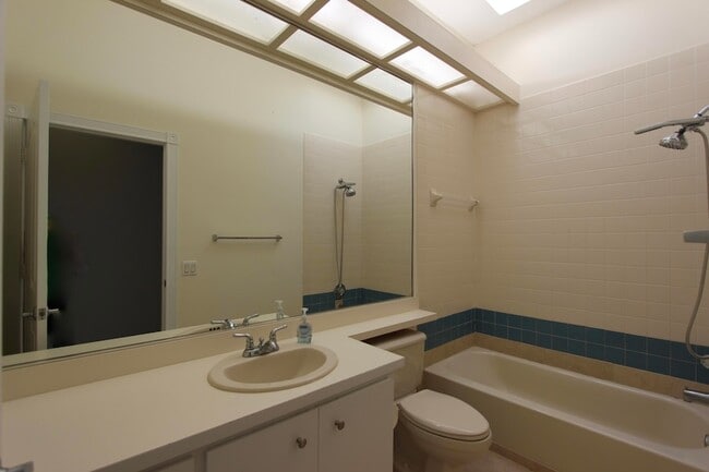 Building Photo - 240 Sussex Cir