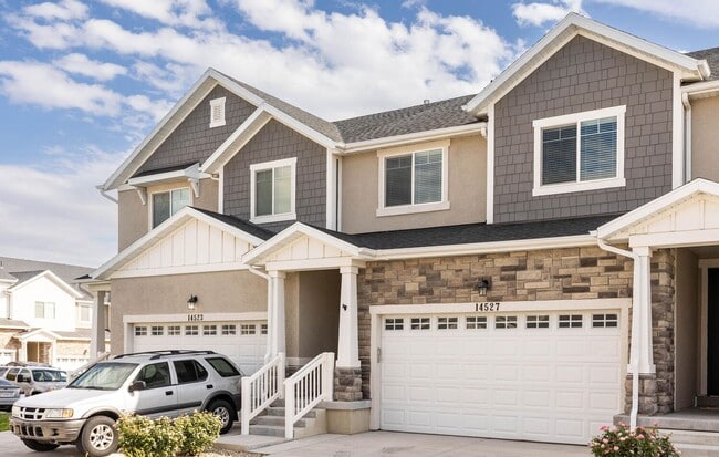 Building Photo - Bright and Charming Townhome Nestled in th...
